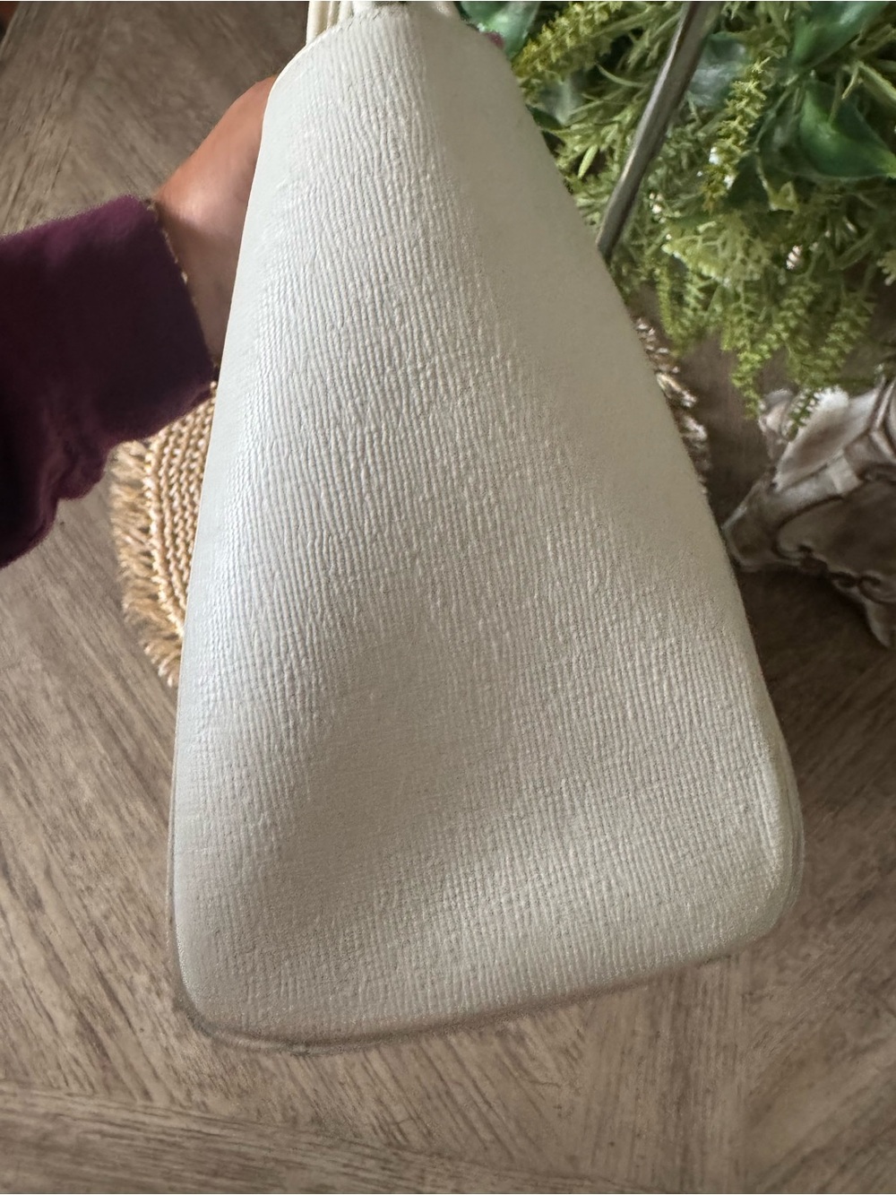 MCM White Leather Tote with Gold Plaque Accents in EUC - Picture 6 of 9